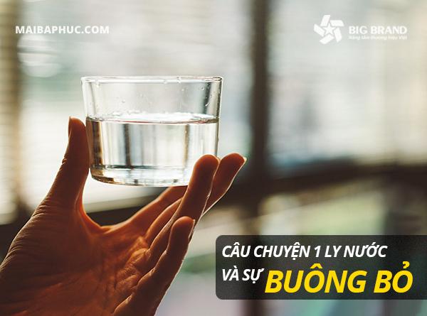 Câu chuyện 1 ly nước giúp bạn hiểu thế nào là buông bỏ
