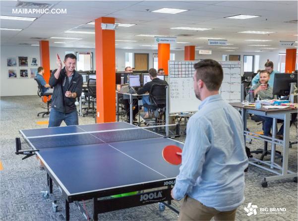 Vì sao tại văn phòng làm việc các công ty startup thường cung cấp bia, bóng bàn, võng,… cho nhân viên?